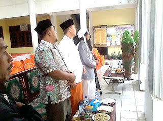 Kades, Ketua MWC NU dan Kyai Kera Sakti ikut nyanyikan lagu "Indonesia Raya"