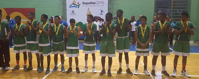 Selección de la Romana logra plata en baloncesto en los juegos escolares 