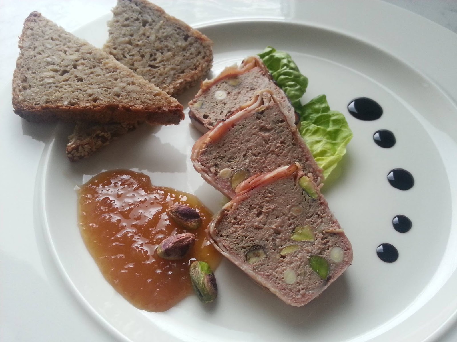 NAŠE KUCHYNĚ Zvěřina a postup přípravy paštiky z divočáka a jelena! 