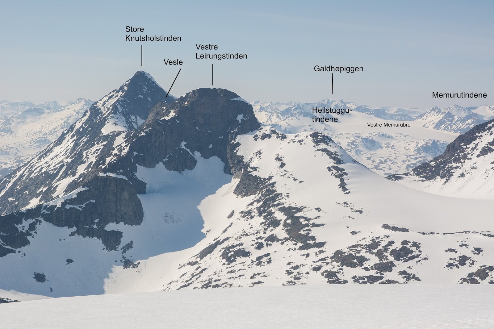 Jotunheimen. 2000-meter-topper på ski Valdresflya.