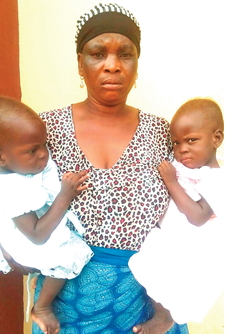 woman arrested beg money rented twins