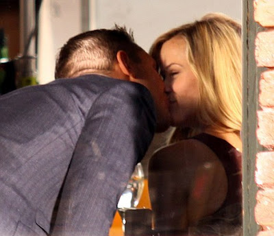 Reese Witherspoon Kissing Pictures