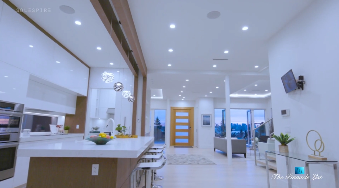 31 Interior Design Photos vs. 822 Cumberland Crescent, North Vancouver Luxury Home Tour