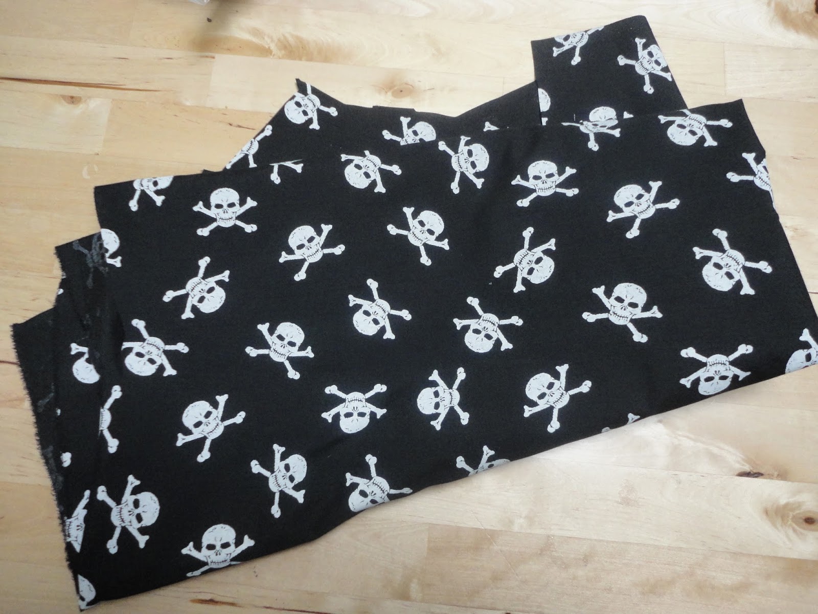Skull and Crossbones fabric from Minerva Crafts Skull and Crossbones fabric from Minerva Crafts