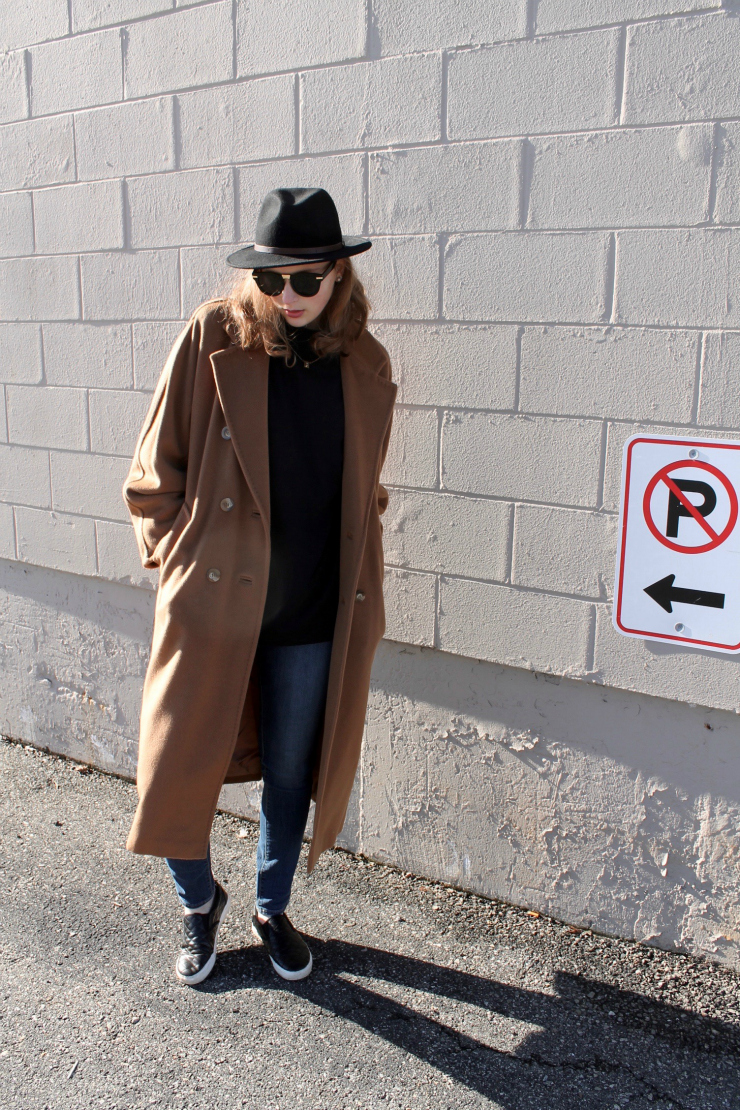 Black turtleneck, Max Mara vintage camel coat, jeans and black fedora with gold jewelry
