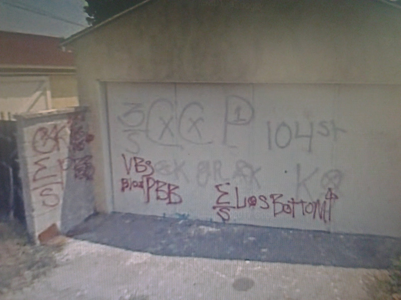 blood piru brims gangs graffiti: Circle city piru ( watts )