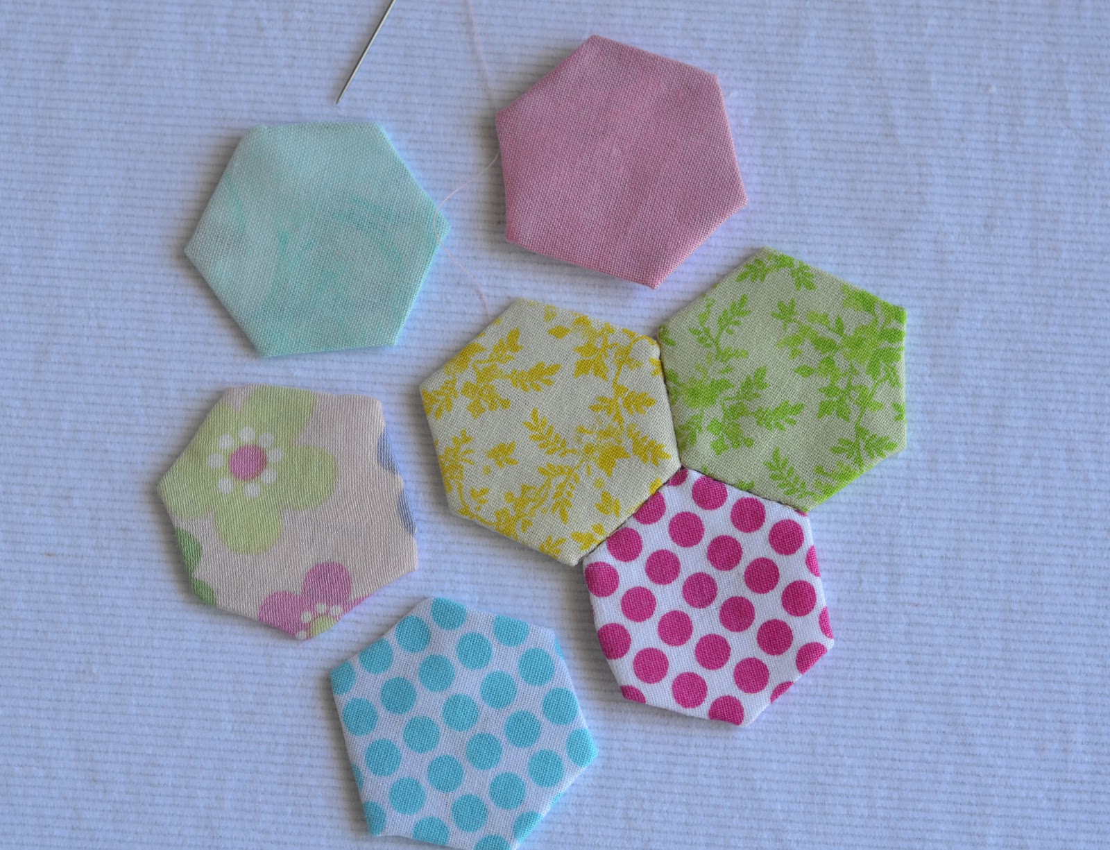 HOME OF HOMEMADE TREASURES TUTORIAL How to Make Fabric Hexagons