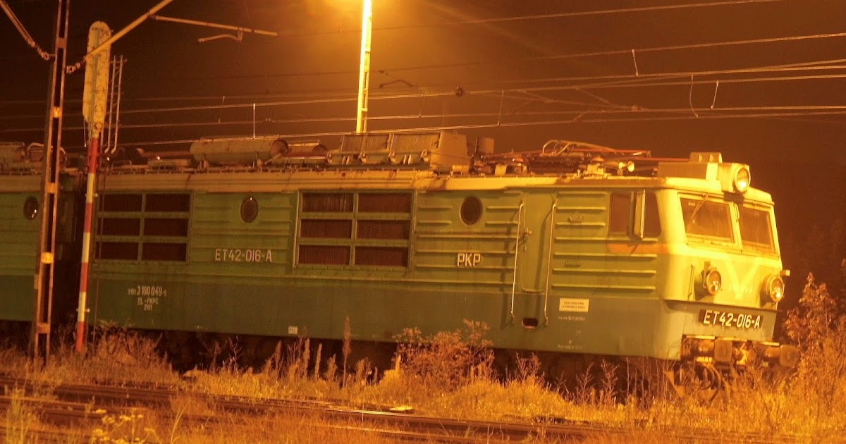 Elektrowozy Dwóch Pociągów Elektrycznych Jadących W Przeciwne Strony Przednia Platforma Tramwaju: Historia polskiej komunikacji - elektrowóz