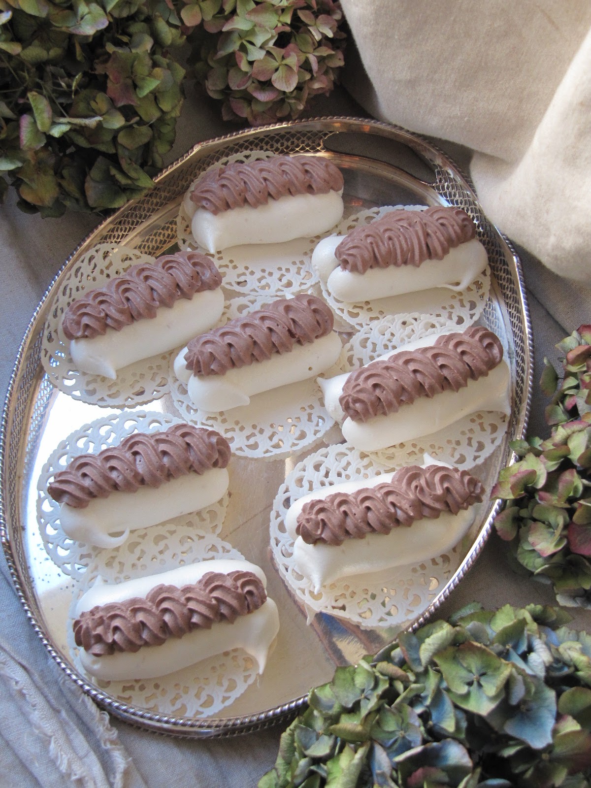 La cuisine d'ici et d'ISCA Meringues Chantilly au cacao