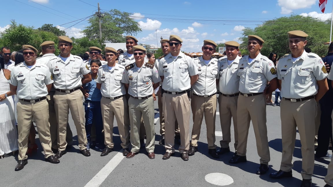 SEXTO BATALHÃO RECEBE 14 NOVOS SARGENTOS SEXTO BATALHÃO RECEBE 14 NOVOS SARGENTOS