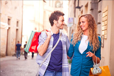 بعد ذهاب الزوجة أو الزوج للتسوق : 