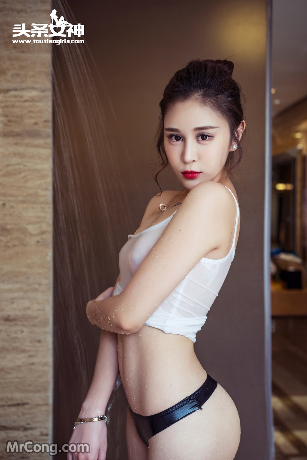 TouTiao 2016-06-25: Model Wang Yi Han (王一涵) (44 photos)