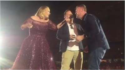 2 Gay man proposes to his boyfriend onstage at Adele’s final Melbourne Concert (Video/Photos)