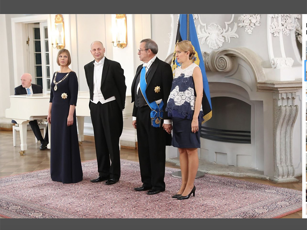 Президент эстонии с сыном в платье