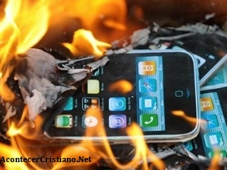 Rabino de Israel llama a los judíos a quemar iPhones Rabino llama a quemar iPhones