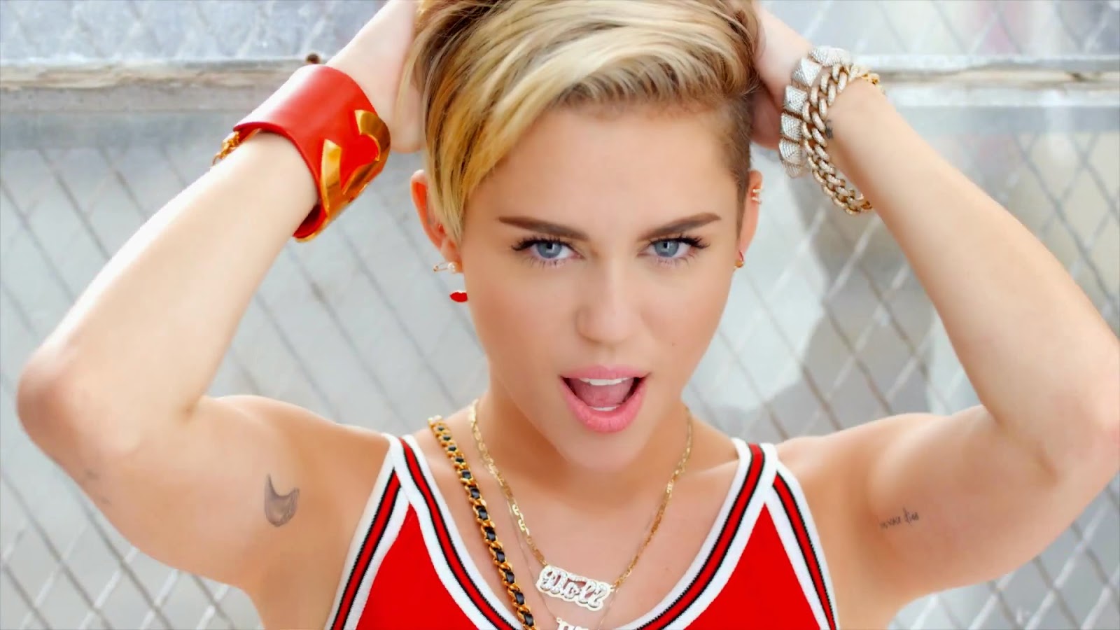 Miley Cyrus Se Desnuda En Puerto Rico Y Lo Publica En Su Cuenta De