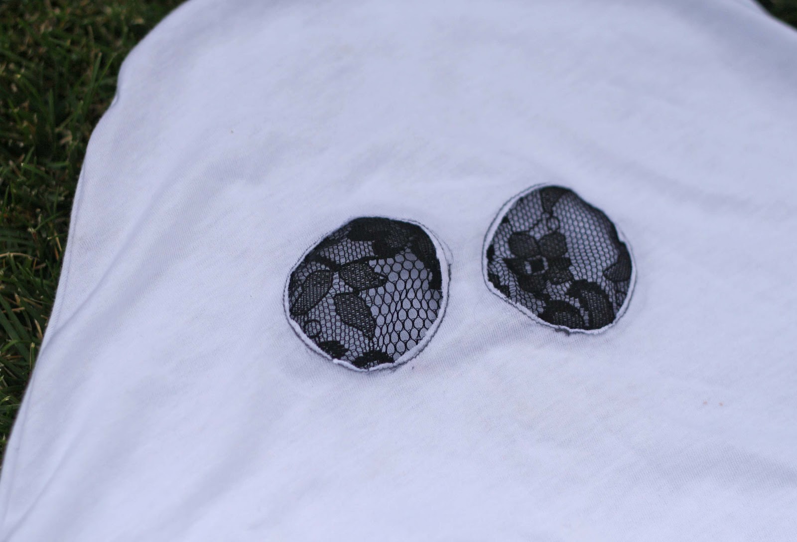 Running With Scissors Easy DIY Ghost Costume running-with-scissors-easy-diy-ghost-costume