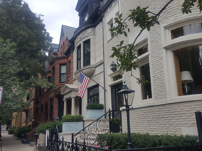 The Chicago Real Estate Local Beautiful West Roslyn Place in Lincoln