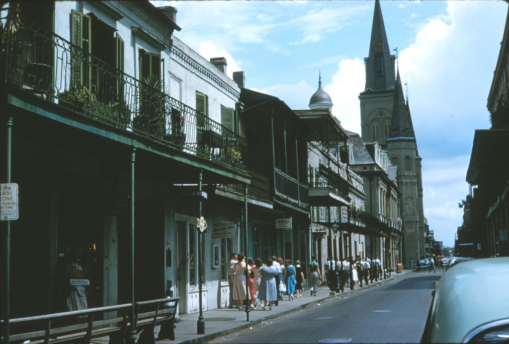 40 Color Snapshots That Capture Street Scenes of New Orleans During the 1950s vintage everyday