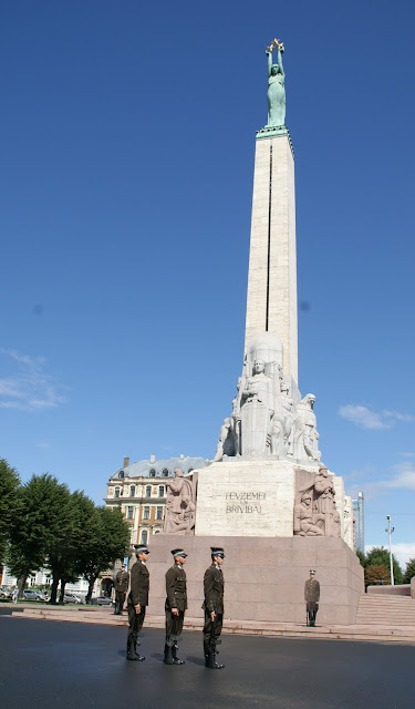 cambio-de-guardia-en-riga