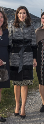 Manteau Jesper Hovring / robe Ganni / escarpins Gianvito Rossi