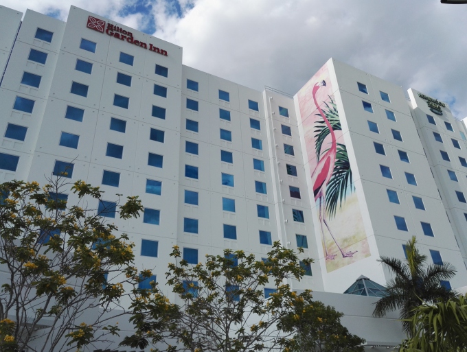 Flamingo-hotelli Miamin lentokentän lähellä Kokemuksia Miami Beachin hotelleista ja majoituksista lasten kanssa sekä leikkipaikoista / Homewood Suites by Hilton Dolphin Mall