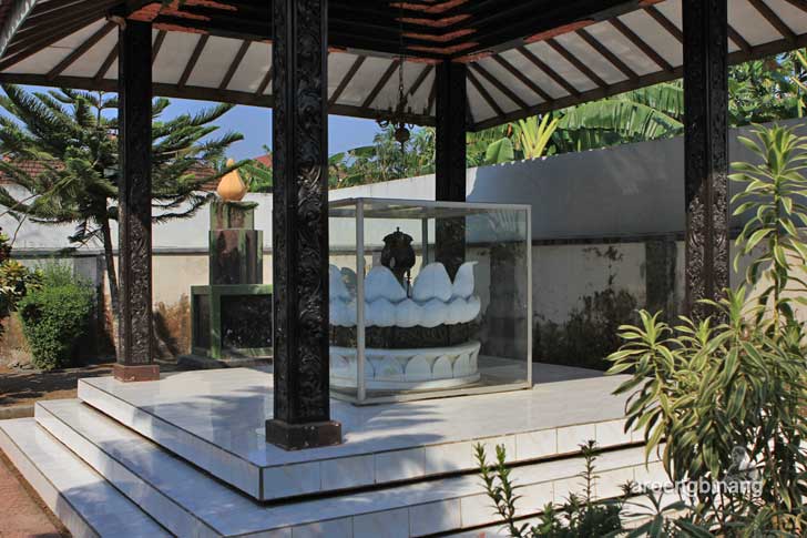 monumen ari-ari kartini mayong jepara