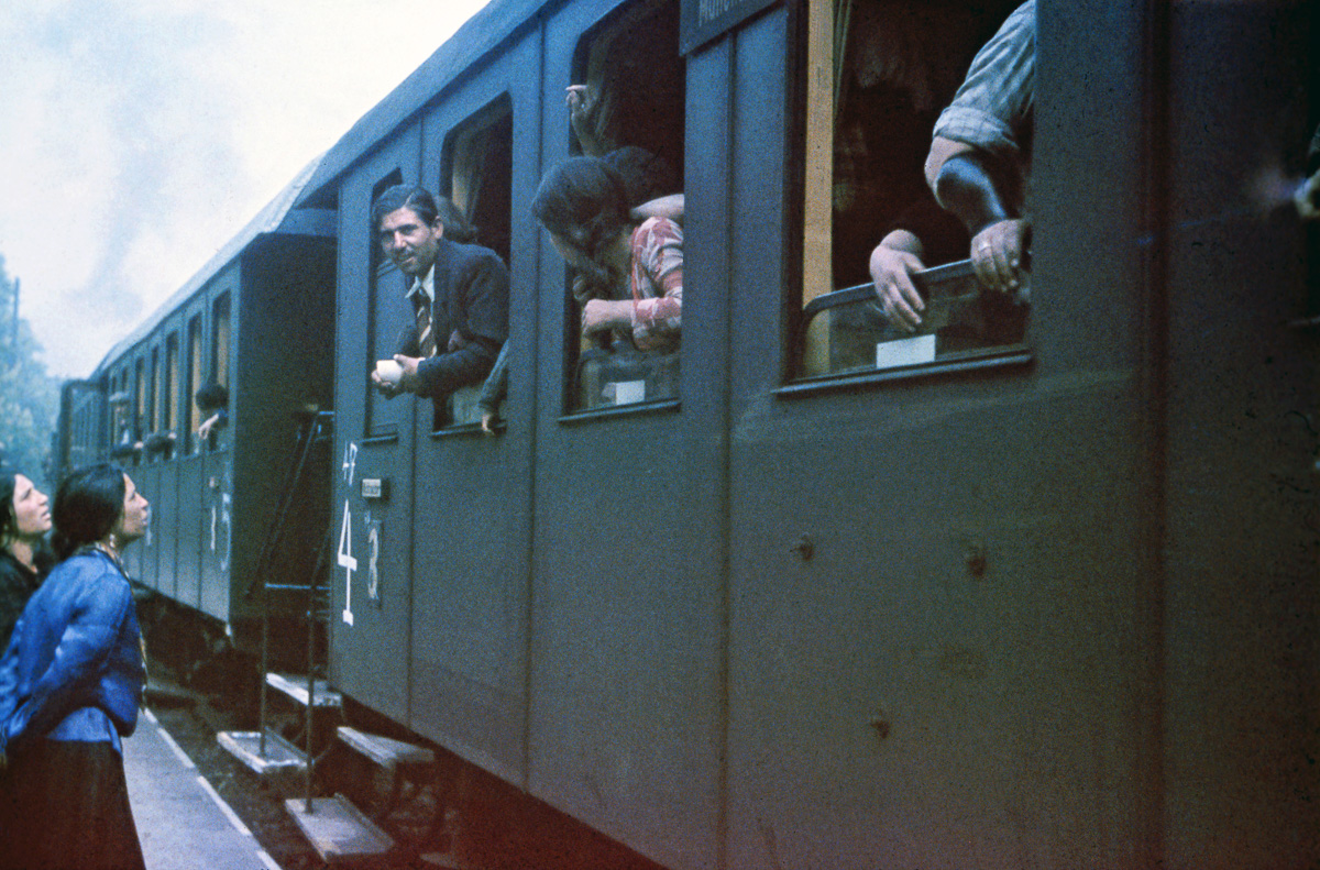 Rare Color Photos of the Nazi Regime Isolate and Eventually Destroy the German Gypsy Population Rare Color Photos of the Nazi Regime Isolate and Eventually Destroy the German Gypsy Population