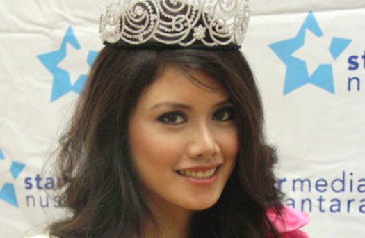Foto Biodata Ines Putri Tjiptadi Chandra Miss Indonesia 2012