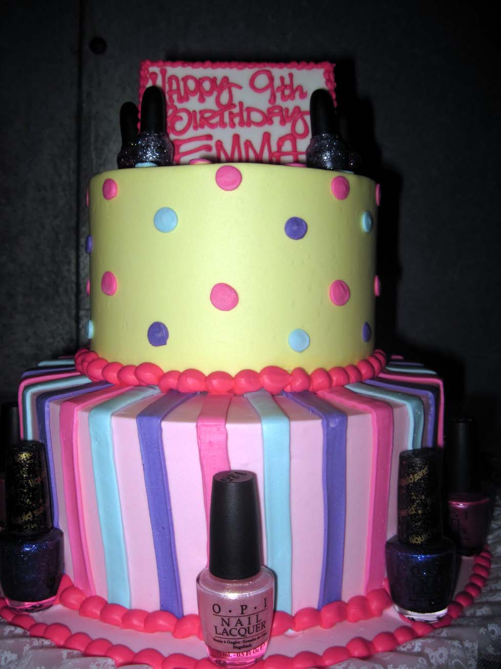 Hansen's Cakes It's always fun here at Hansen's Cakes!