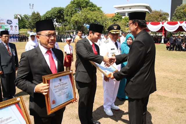 Trenggalek Raih Penghargaan Terbaik Lomba Pengelolaan Data Bencana Pada Peringatan HUT 72 Provinsi Jawa Timur