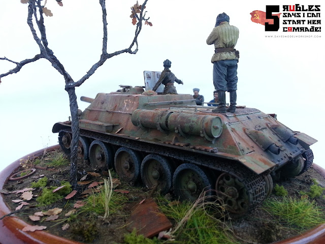Russian Soviet WW2 tank SU-122 diorama - 5 rubles says I can start her comrade!