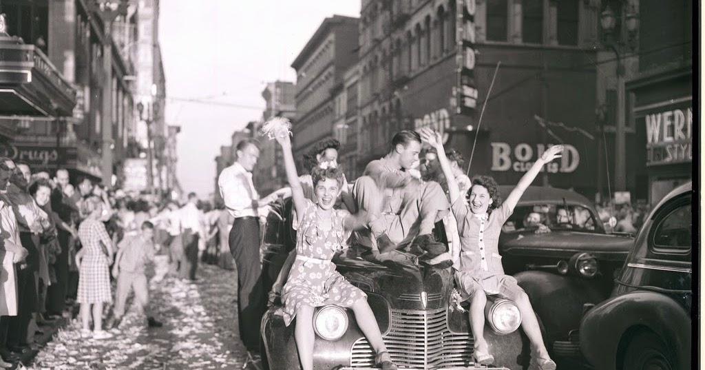 V J Day Celebration On Washington Avenue St Louis 1945 ~ Vintage
