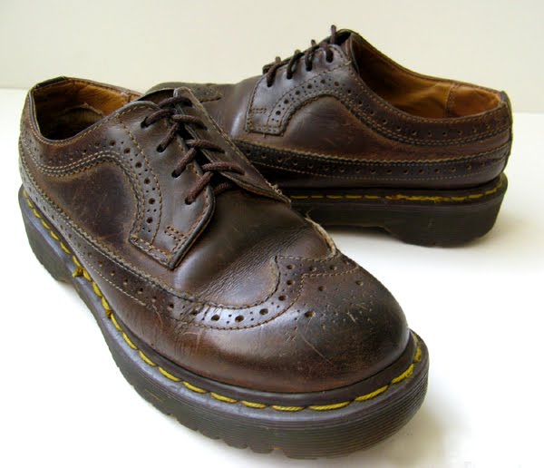 DOC MARTENS DR. MARTENS VINTAGE BOOTS SIZE 7 7.5