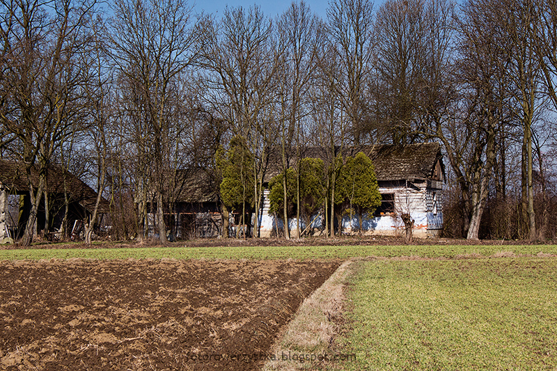 opuszczony dom, świętokrzyskie, rowerem