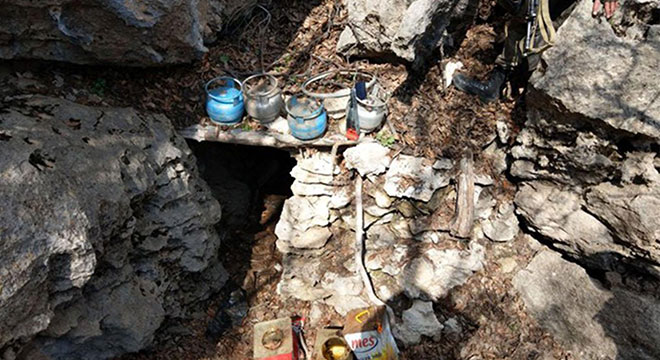 Diyarbakır Dicle'de PKK sığınakları imha edildi Diyarbakır Dicle'de PKK sığınakları imha edildi