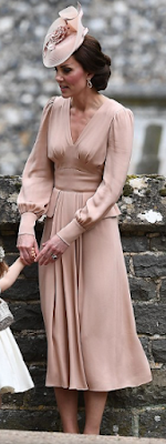 Robe Alexander Mc Queen / escarpins Gianvito Rossi