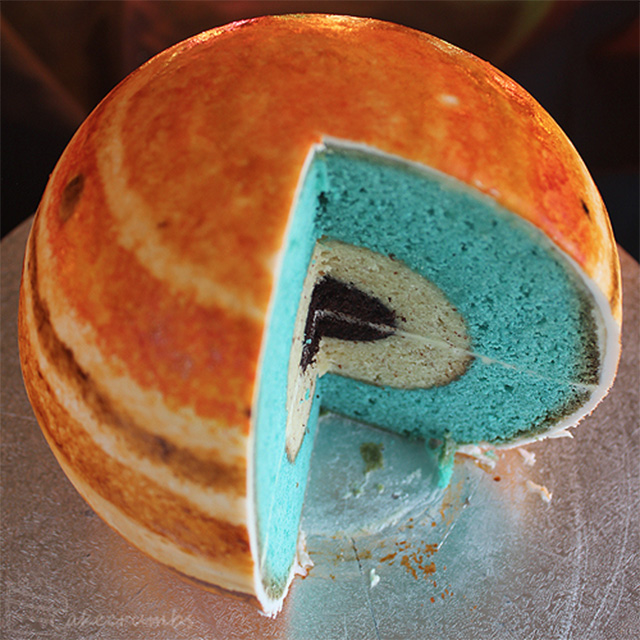 中身まで再現した、惑星そっくりなケーキ【a】