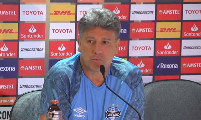 Renato Gaúcho questiona uso do VAR: 'Ou é cego, ou é burro'
