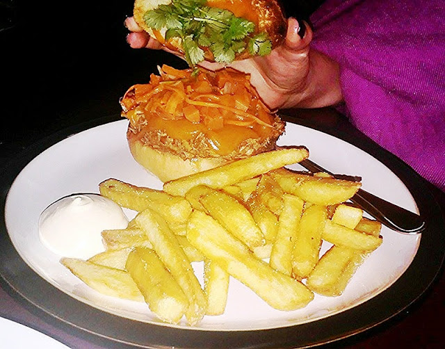 Burger z dynią KRIEK Belgian Pub & Cafe i Wyczesane Porki