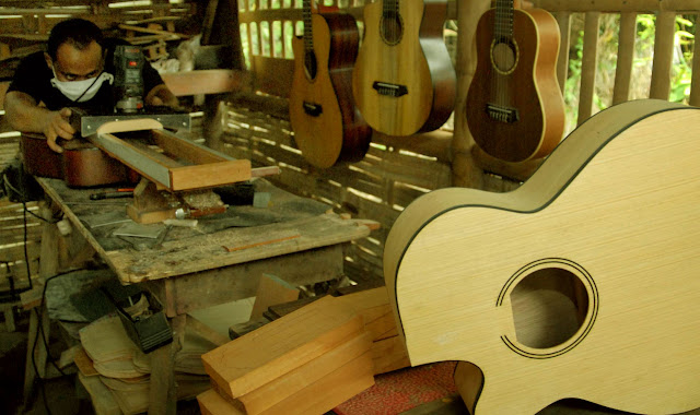 Peluang Usaha Pembuatan Gitar Industri Rumahan Menjanjikan  Peluang Usaha Pembuatan Gitar Industri Rumahan Menjanjikan