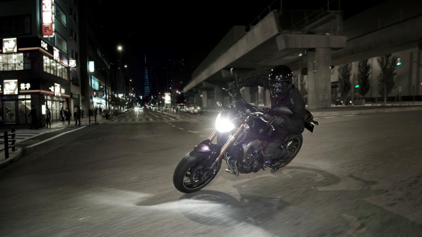 Yamaha MT 09 С байкером
