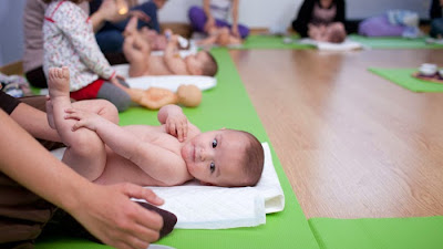 Masaje infantil: "El tacto mágico de un padre"