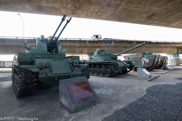 烏日戰車公園隱藏在74快速路下,好多街頭塗鴨可以拍不同風格照片 烏日戰車公園隱藏在74快速路下,好多街頭塗鴨可以拍不同風格照片