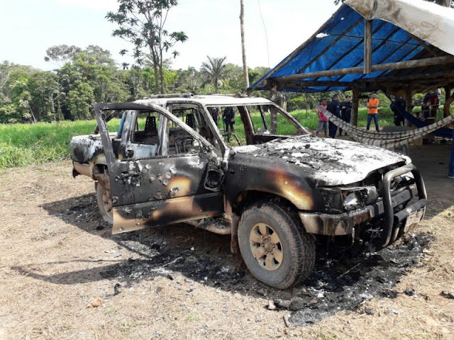Na bala! Disputa por terras termina com homem morto dentro de saco e camionete incendiada e cravada de balas! Na bala! Disputa por terras termina com homem morto dentro de saco e camionete incendiada e cravada de balas!