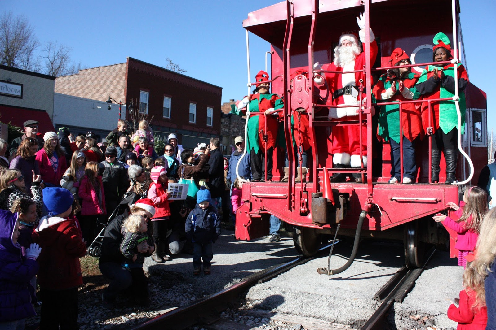 Midway Messenger Midway Christmas events start with tree and pole