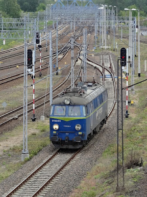Et22-011 manewruje na stacji Warszawa Praga