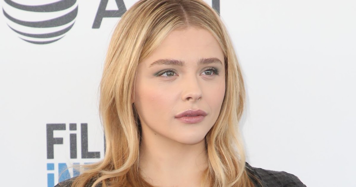 Red Carpet Dresses: Chloe Grace Moretz - Film Independent Spirit Awards
