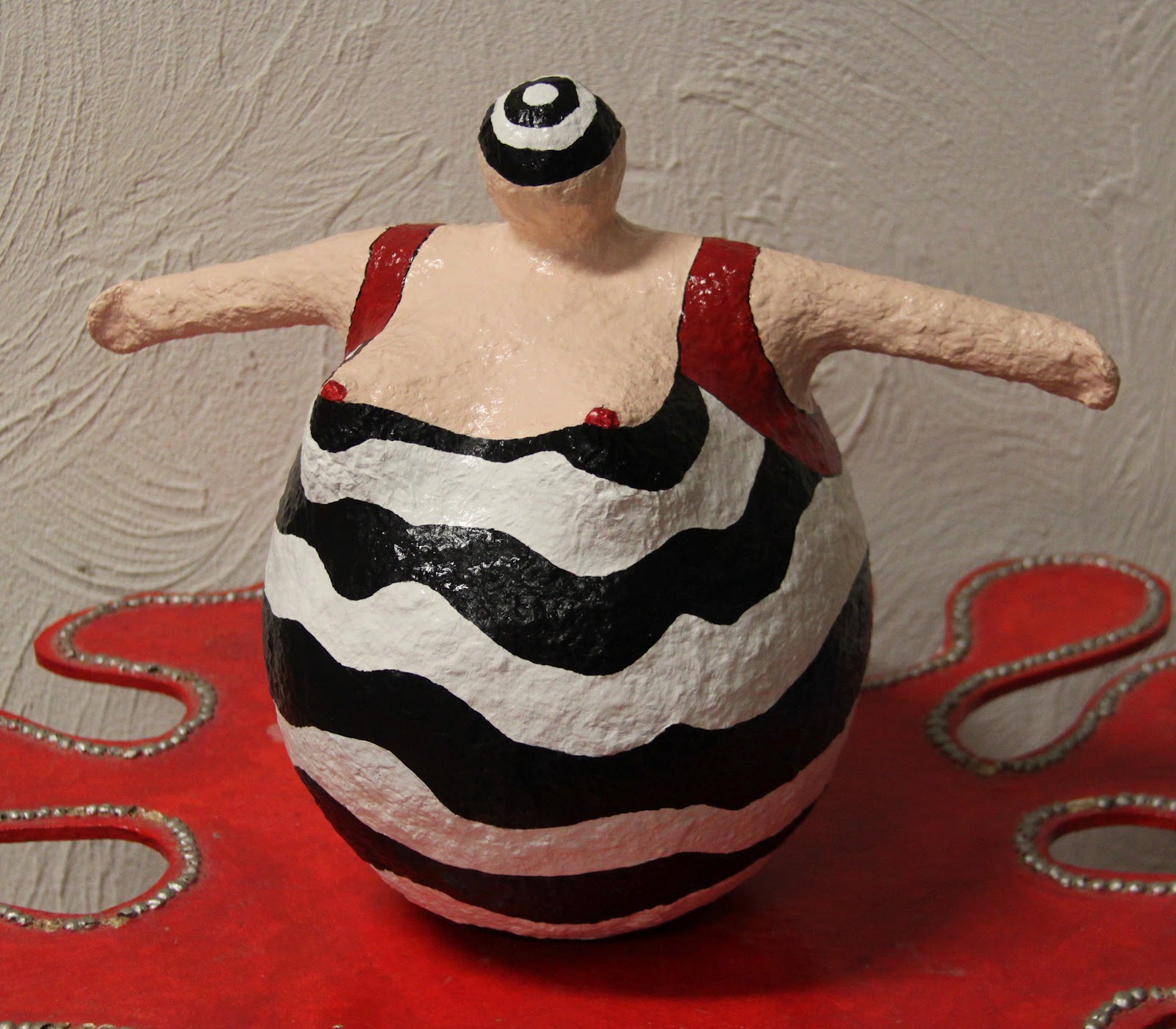 Atelier Soeff Dikke Dame van Chantal, papier mache