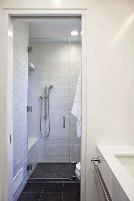 white-bath-idea-Net-Zero-Energy-Modern-House
